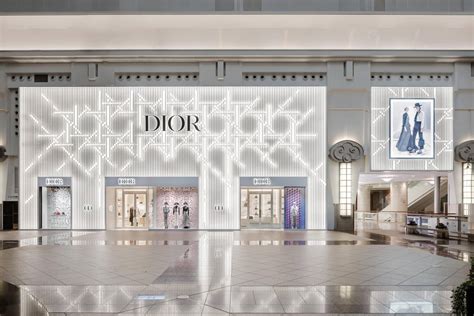 來自巴黎的高級訂製美學：Dior 台北101旗艦店重新開 .